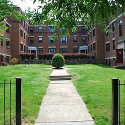apartment entrance at The Courts has two great locations featuring newly renovated apartment homes. Minutes to downtown DC